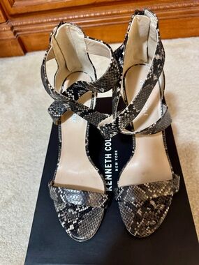 Kenneth Cole Snakeskin Print Heels Size 9.5
